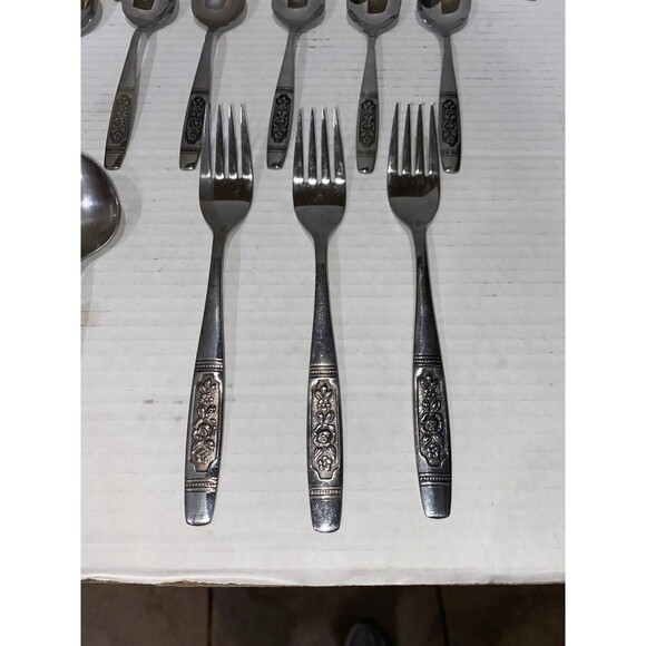 29 Pieces Profile Stainless Oneida Glossy Louisville Rose Flatware Spoons Forks - Picture 2 of 14